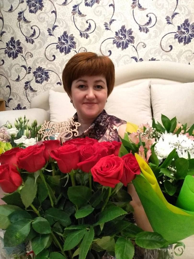Бүген редакциябездә зур бәйрәм – бүлек мөдире, журналистыбыз Гөлнара Вәлиева күркәм юбилеен билгеләп үтә