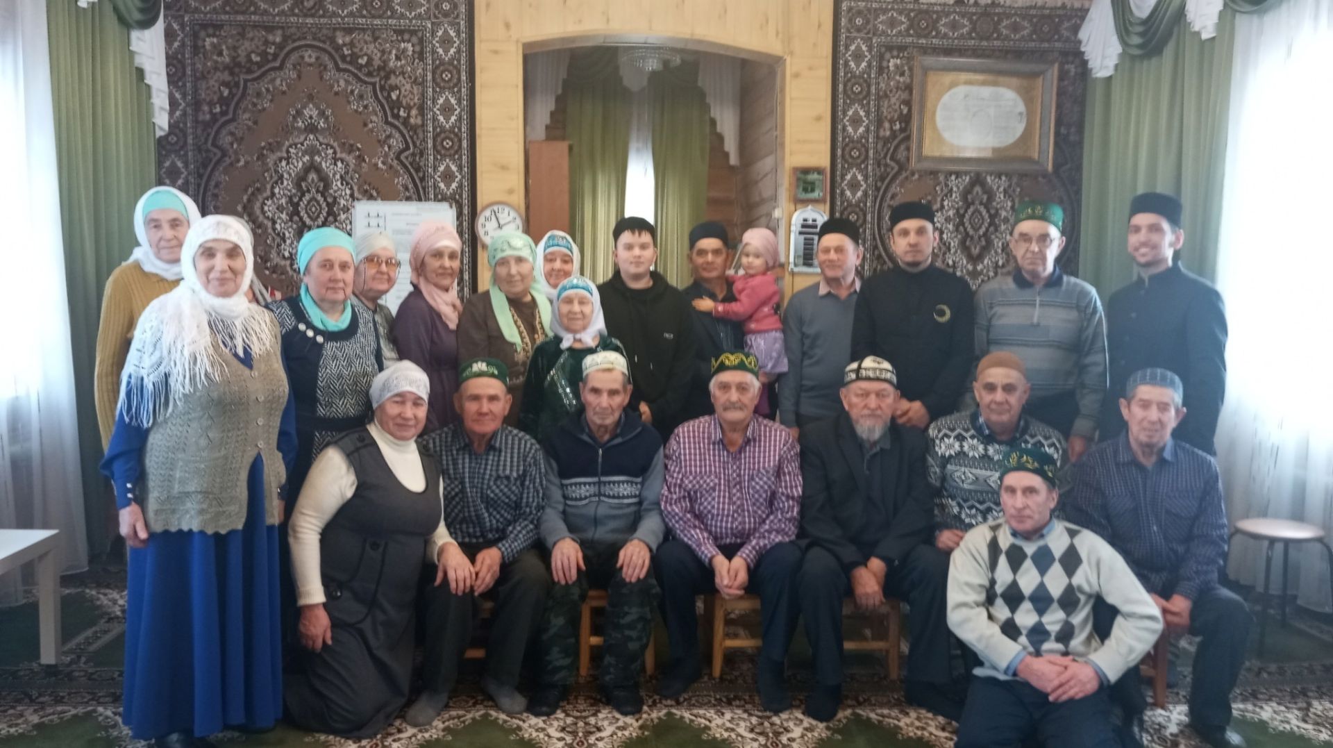 Марсель Әхмәдуллин һәм Марсель Вәгыйзов, Карәтмән авылына кергәндә үк урнашкан зират хакында нинди фикердә