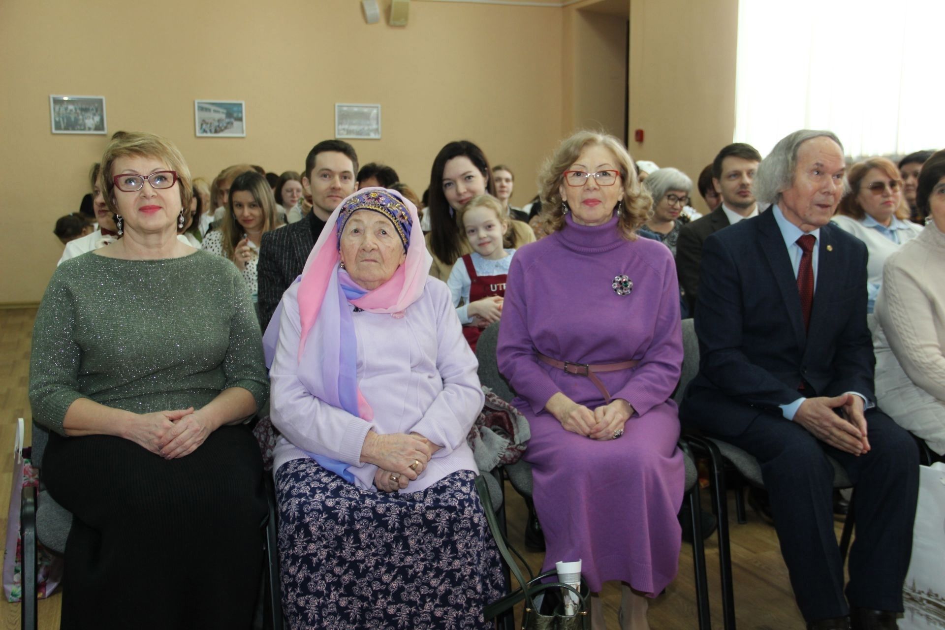 Укытучы булмыйлар, укытучы булып туалар