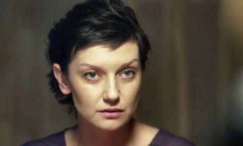 45 яшьлек атказанган артисткага 20 ел төрмә яный