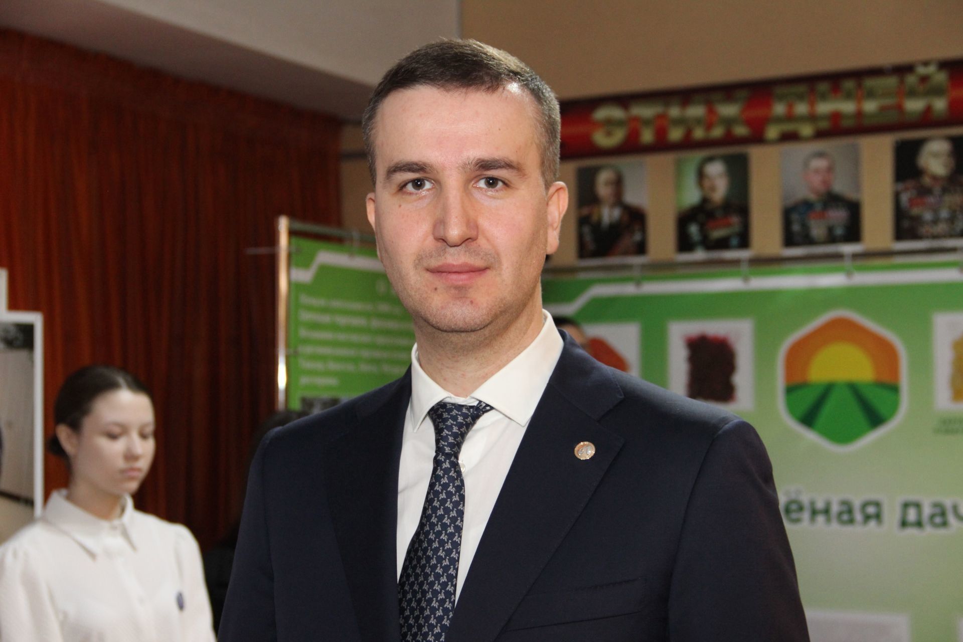 Гүзәл затларыбызны Халыкара хатын-кызлар көне белән «Майский» теплицалар комбинаты генераль директоры Руслан Ганиев котлый