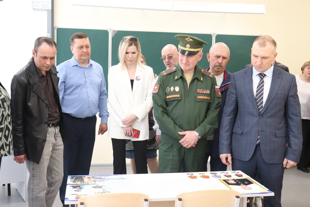 Яшел Үзән районында һәлак булган сугышчы хөрмәтенә мемориаль такта куелды