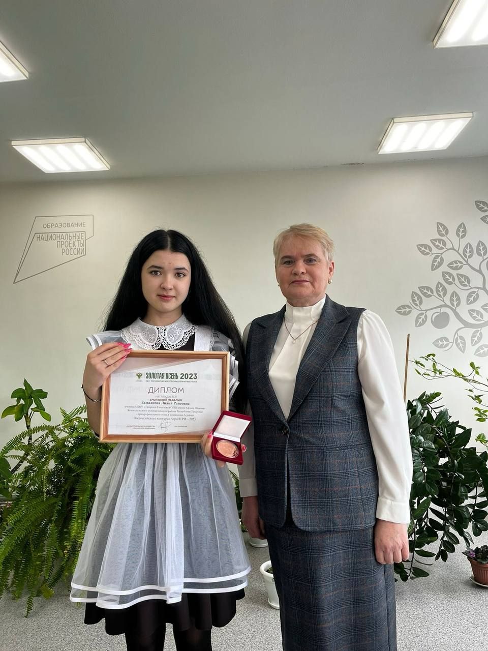 Татар Танае мәктәбе укучыдары ничек шундый зур дәрәҗәләргә ирешә, моның сере нидә?