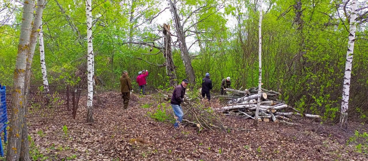 Бүген зиратларыбызда өмәләр оештырылды, бик зур эшләр башкарылды