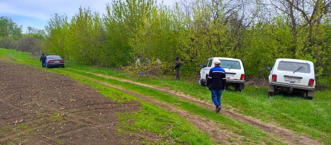 Бүген зиратларыбызда өмәләр оештырылды, бик зур эшләр башкарылды