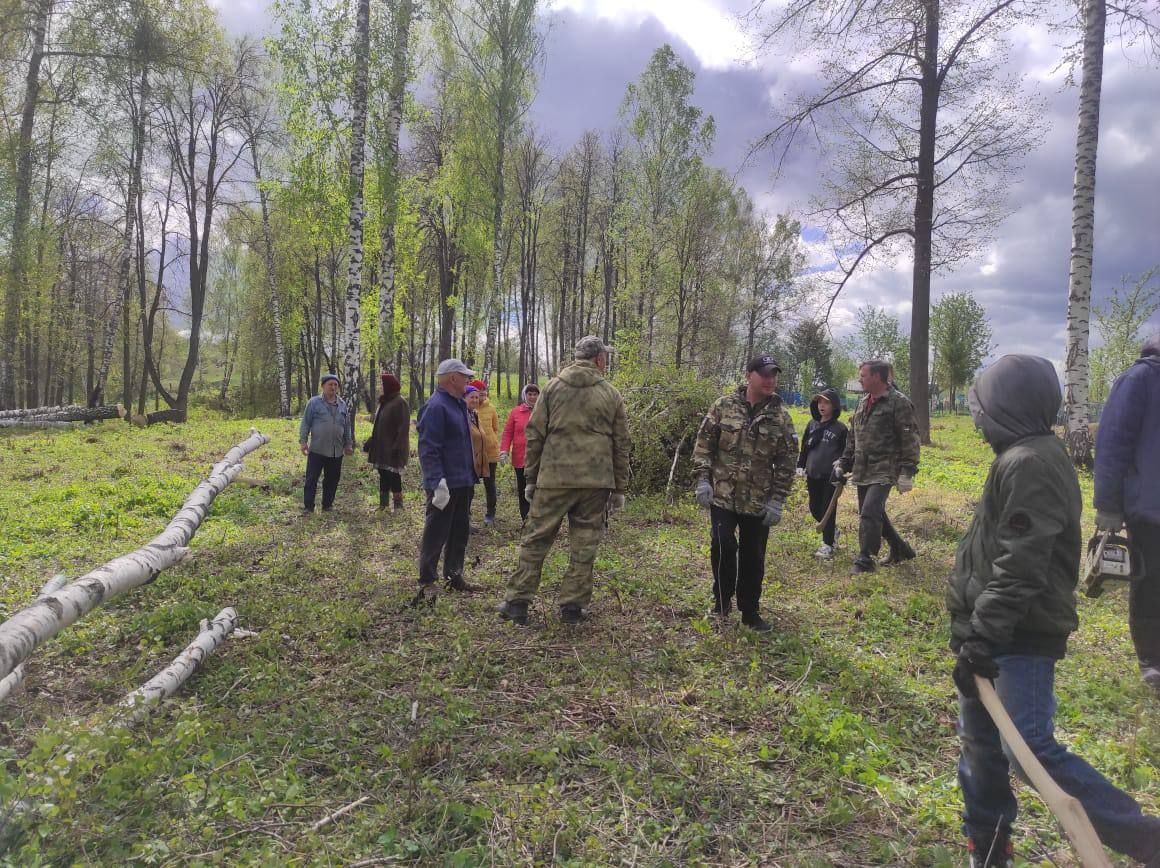 Бишнә авылы зиратларында да өмә оештырылды