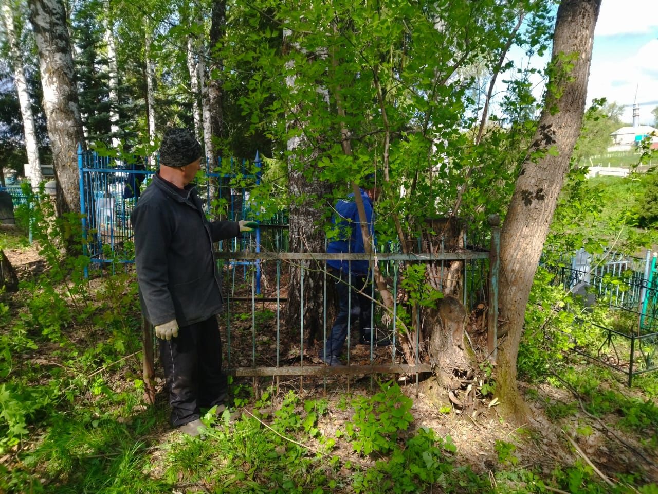 Карашәм авылы зиратында өмә узды