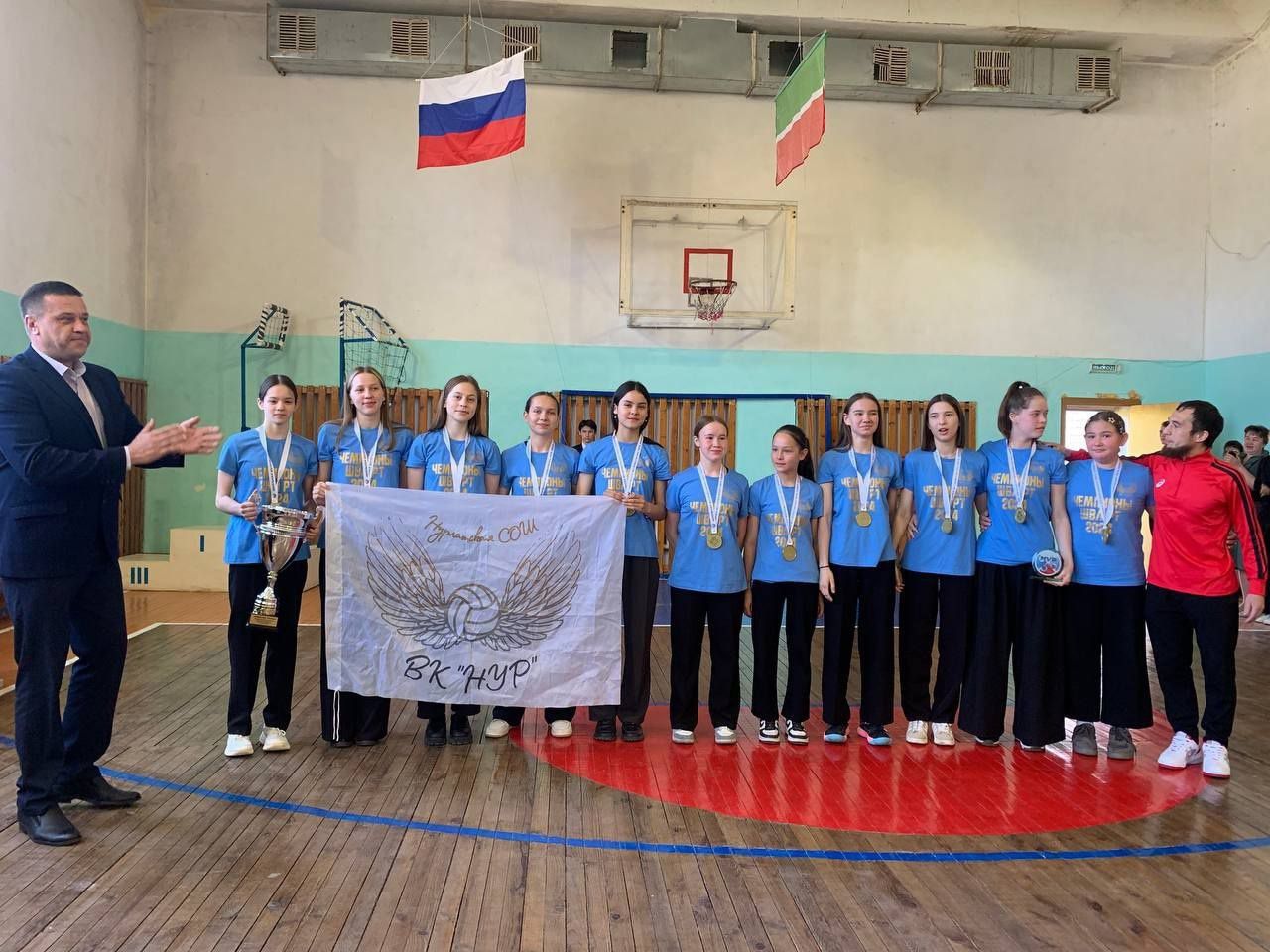 ЧЕМПИОННАРНЫ ХӨРМӘТЛӘДЕЛӘР