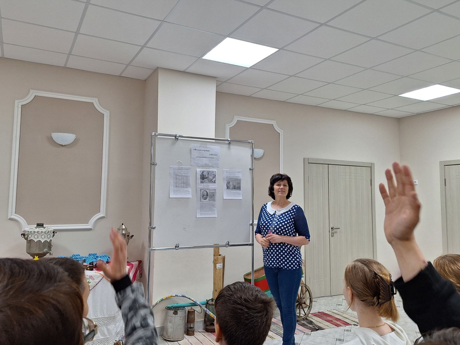 24 май көнне, изге Кирилл һәм Мефодийны искә алу көнендә, Славян язуы һәм мәдәнияте көне билгеләп үтелә