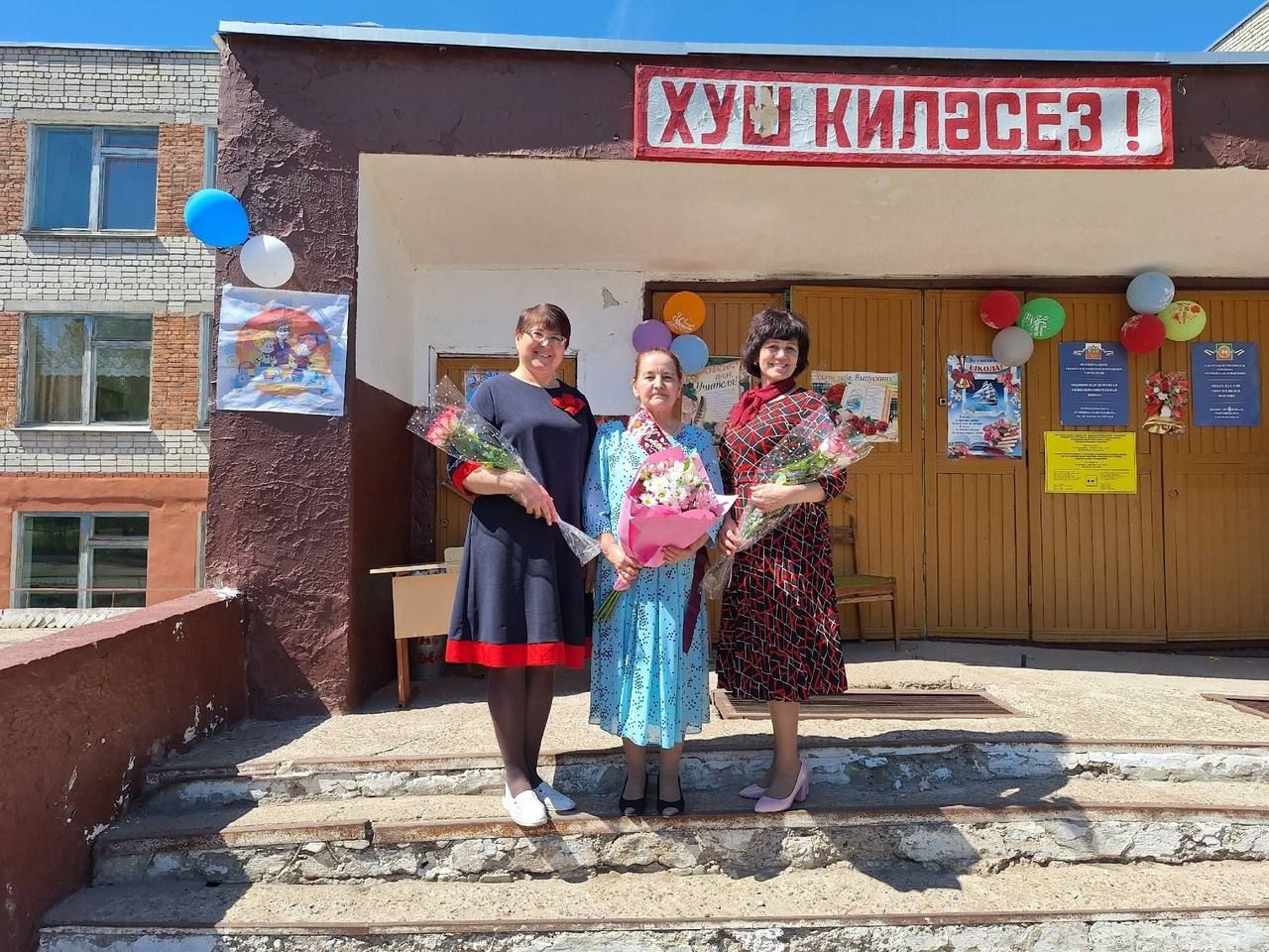 Мулла Иле мәктәбен быел 4 укучы – 1 кыз һәм 3 егет тәмамлады, алар өчен кыңгырау соңгы тапкыр чыңлады