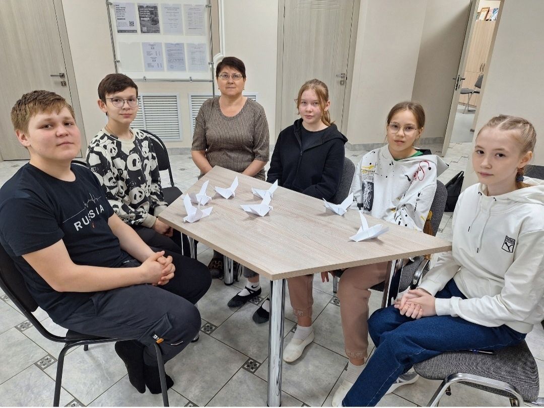 Мулла Иле мәдәният йортында Пушкин картасы буенча, “Күгәрчен – тынычлык символы” дигән исем астында яшүсмерләр өчен кәгазьдән күгәрчен ясау буенча мастер – класс үткәрелде