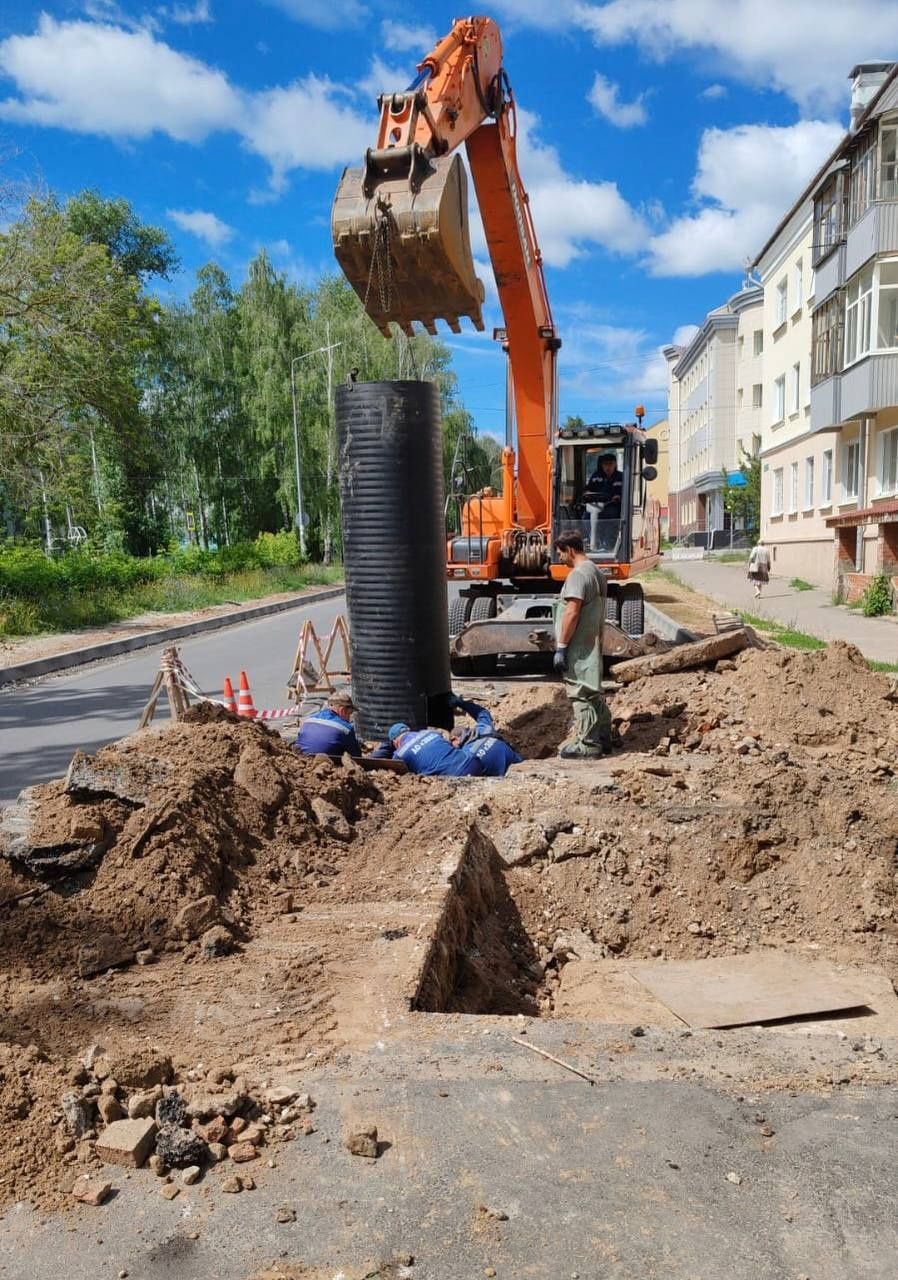 Карл Маркс урамында канализация коллекторын ремонтлау эшләре төгәлләнде