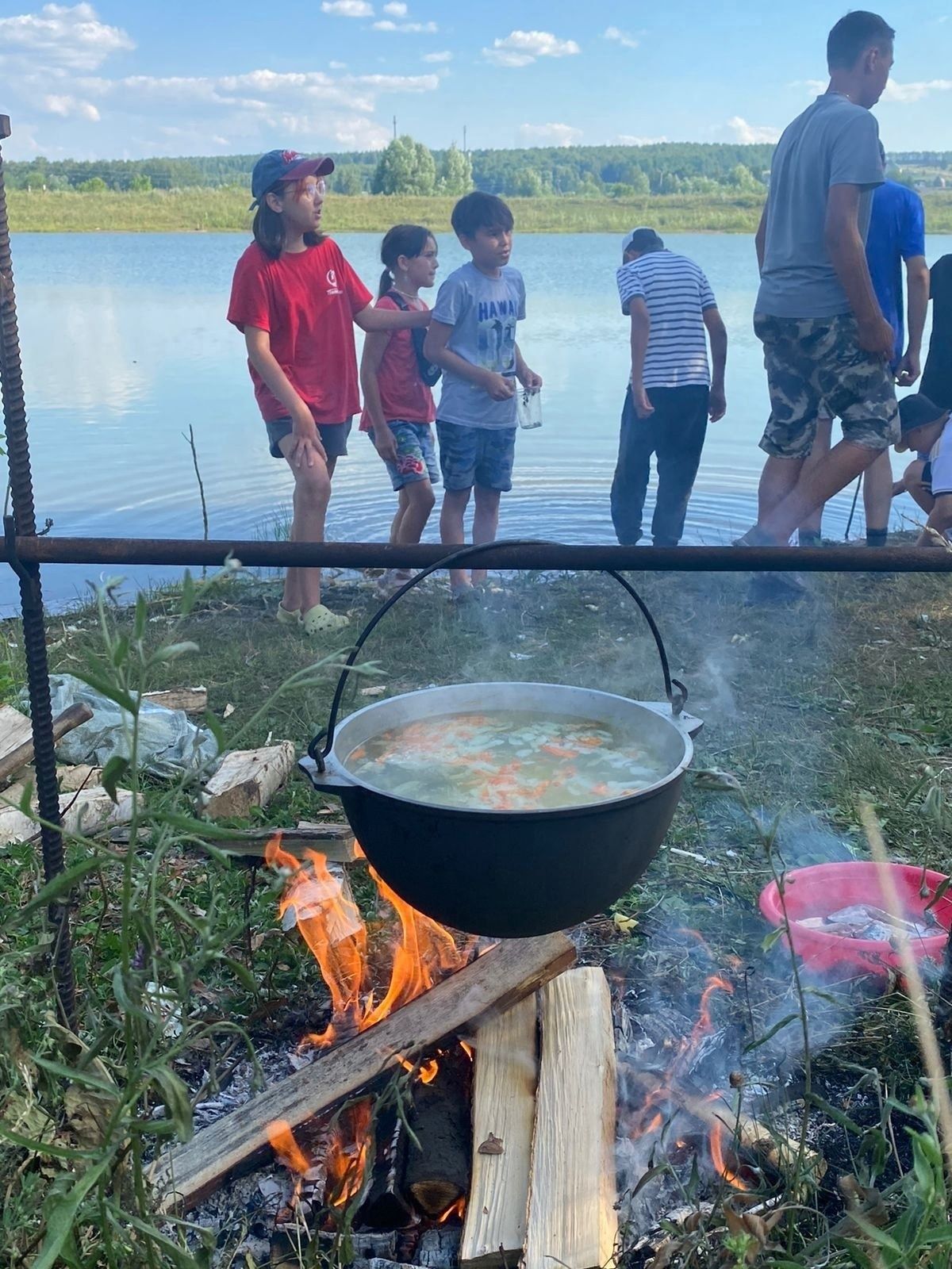 Олы Якедә «Балык кап, кап, яр буенда ят, ят» дип исемләнгән балык тоту бәйрәме узды