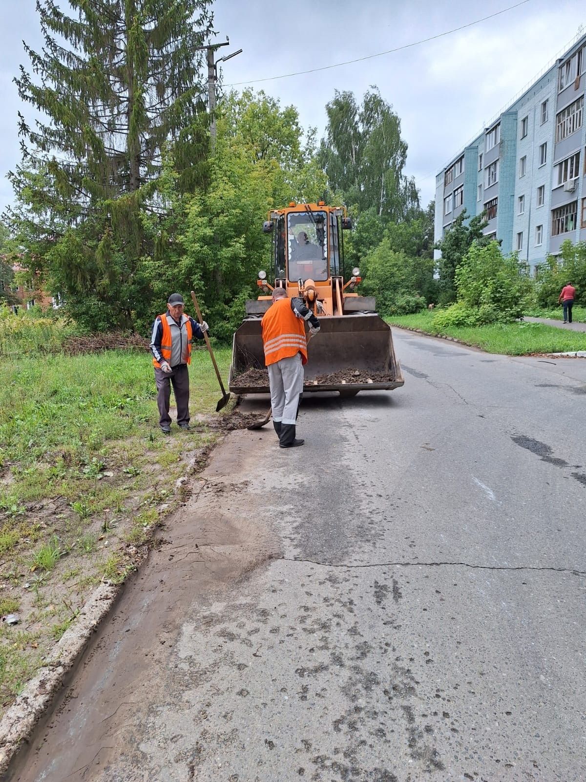 Яшел Үзәндә һәр көнне шәһәрне чистарту эшләре алып барыла