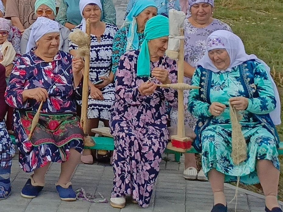 Бакырчыда «Үткәннәрдән киләчәккә тарихи җеп­ләр аша» дип исемләнгән очрашу узган