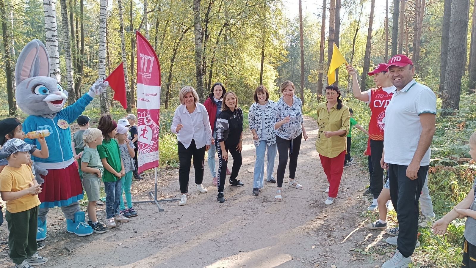 «Дюймовочка» балалар бакчасы тәрбияләнүчеләре һәм педагоглары ГТО нормалары тапшырды