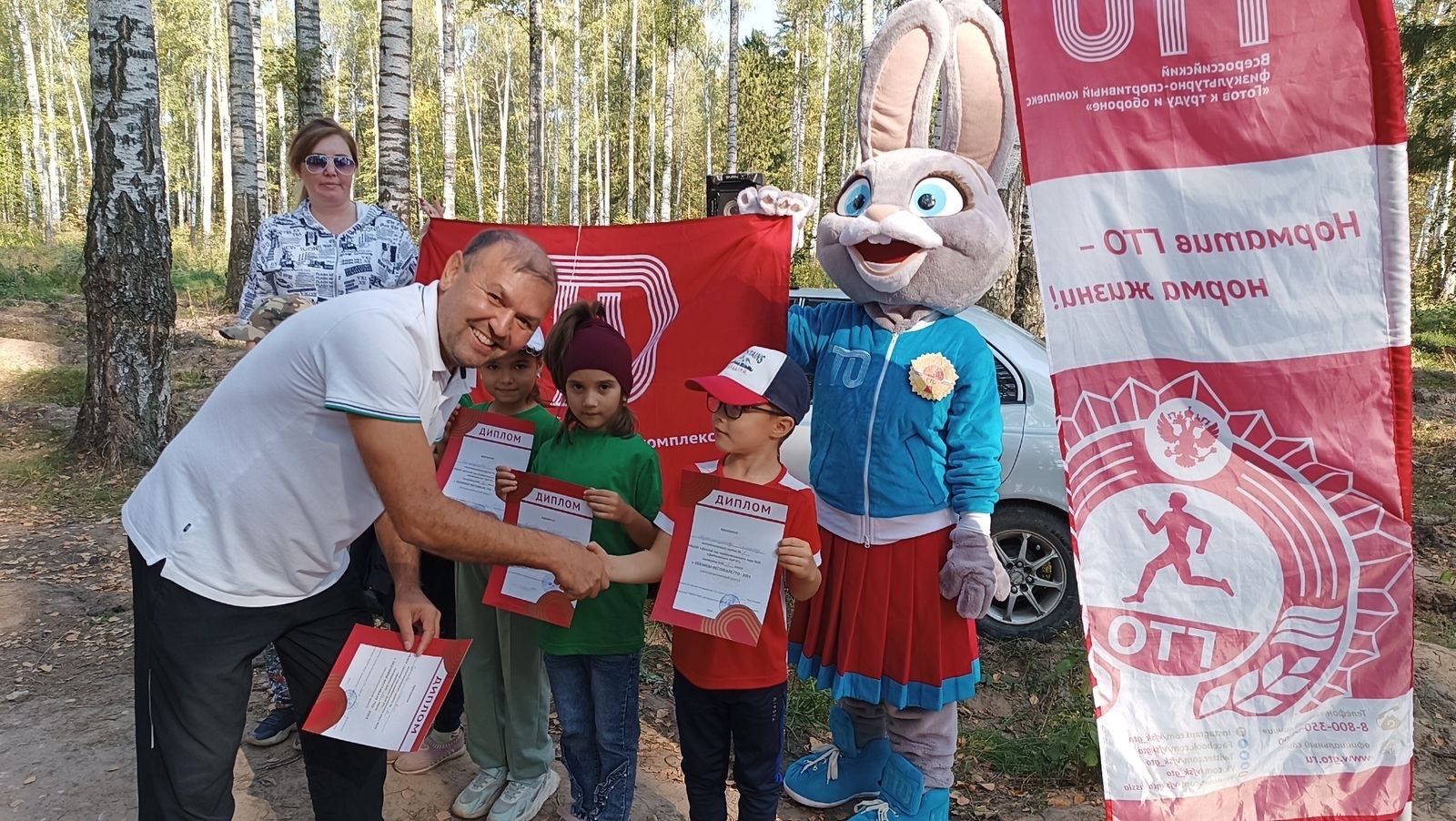 «Дюймовочка» балалар бакчасы тәрбияләнүчеләре һәм педагоглары ГТО нормалары тапшырды