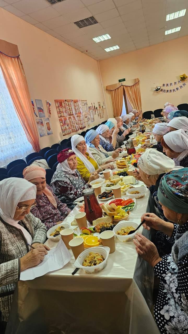 Карагуҗа авылында Өлкәннәр көненә багышланган концерт узды