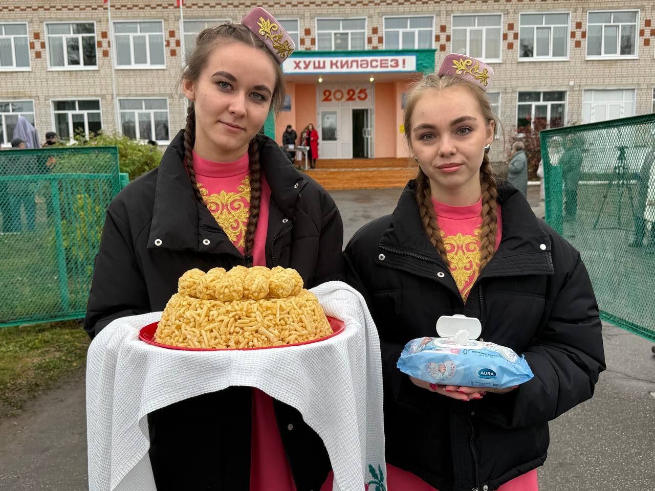Татар Танаенда Тәлгать Әшрәфҗан улы Гыйниятуллинның бюсты ачылды