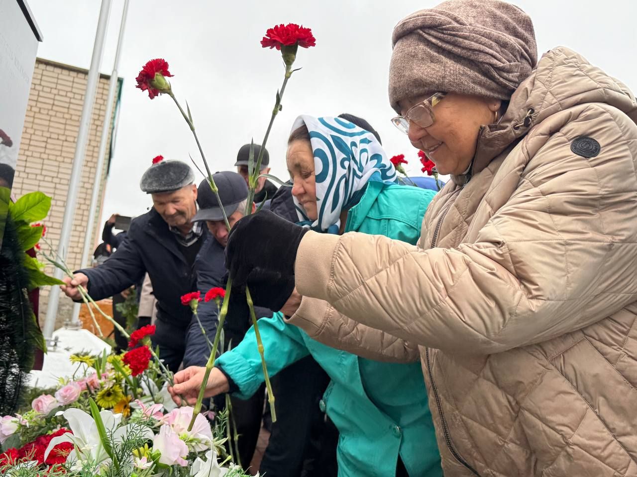 Татар Танаенда Тәлгать Әшрәфҗан улы Гыйниятуллинның бюсты ачылды