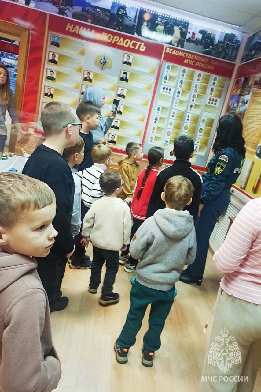 Яшел Үзәндә МХО катнашучыларның гаиләләре өчен Янгын сагы музеена махсус экскурсия үткәрелде