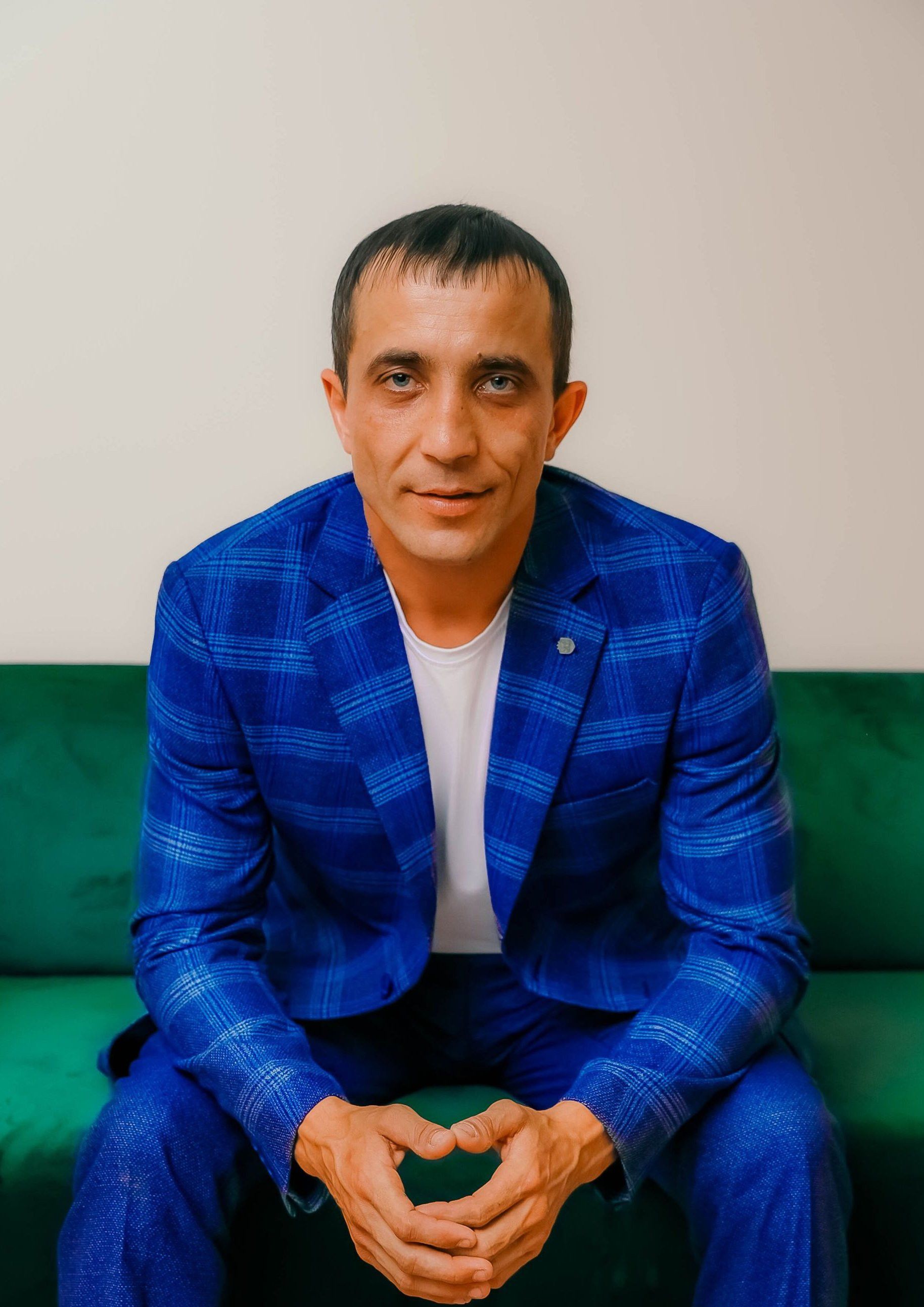 Ленур Биктимеров: «Хатынымның үскәнен, укып бетергәнен 10 елга якын көттем»