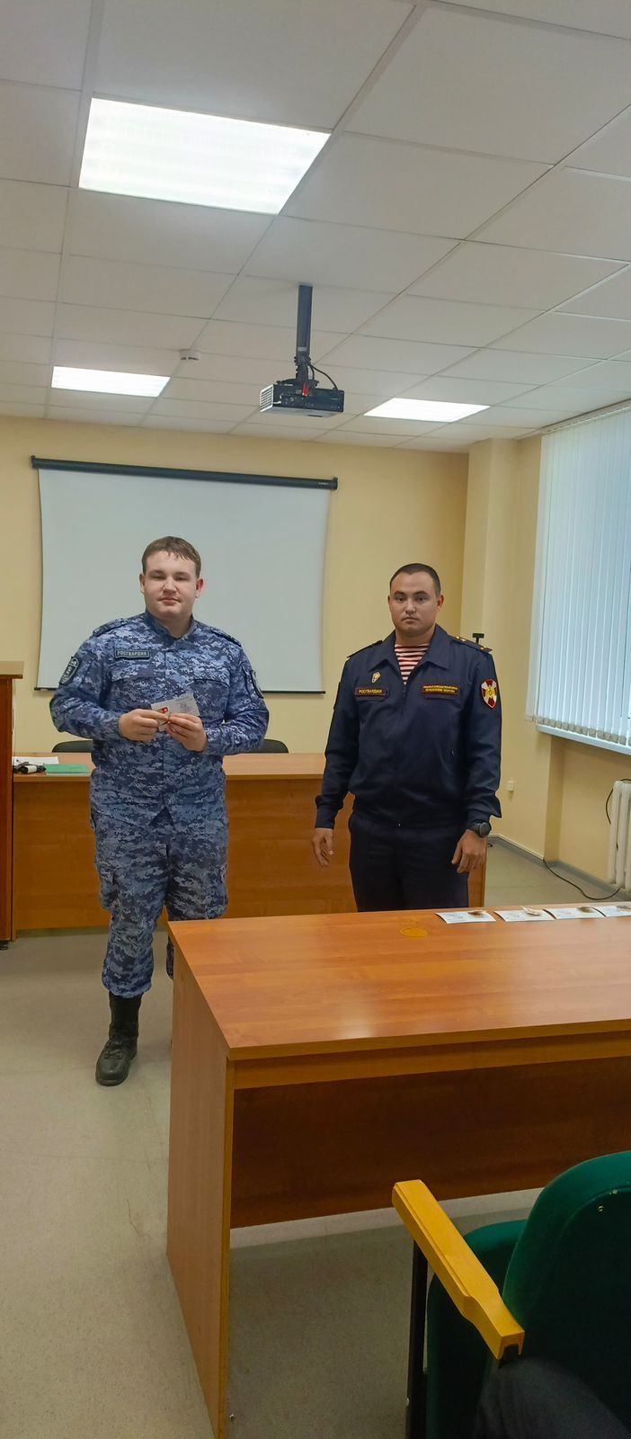 Росгвардиянең ведомстводан тыш сак хезмәткәрләренә ГТО билгеләре тапшырылды