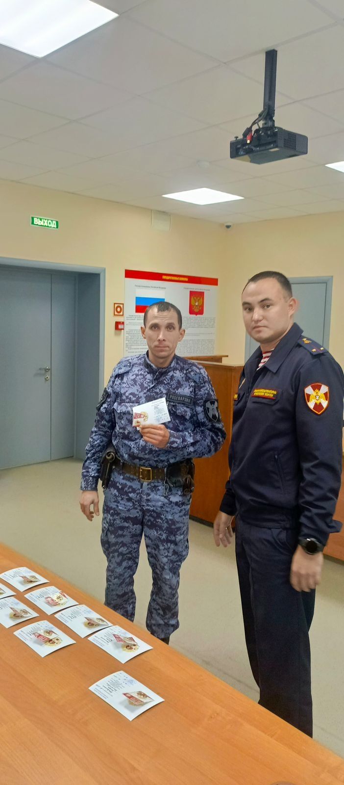 Росгвардиянең ведомстводан тыш сак хезмәткәрләренә ГТО билгеләре тапшырылды