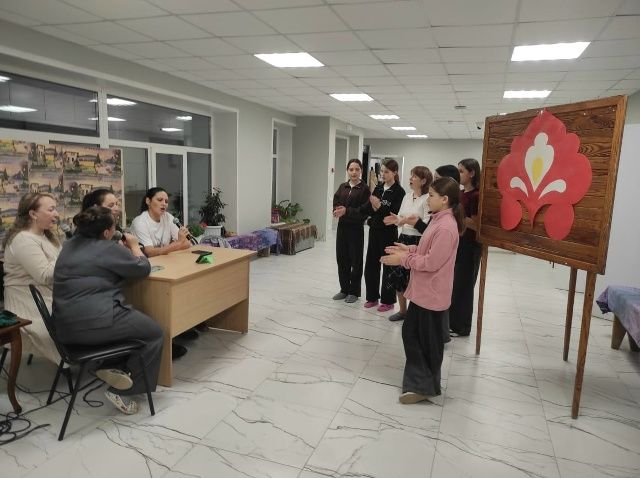 Бишнә авылында, Әниләр көненә багышлап, күңелле чара оештырганнар