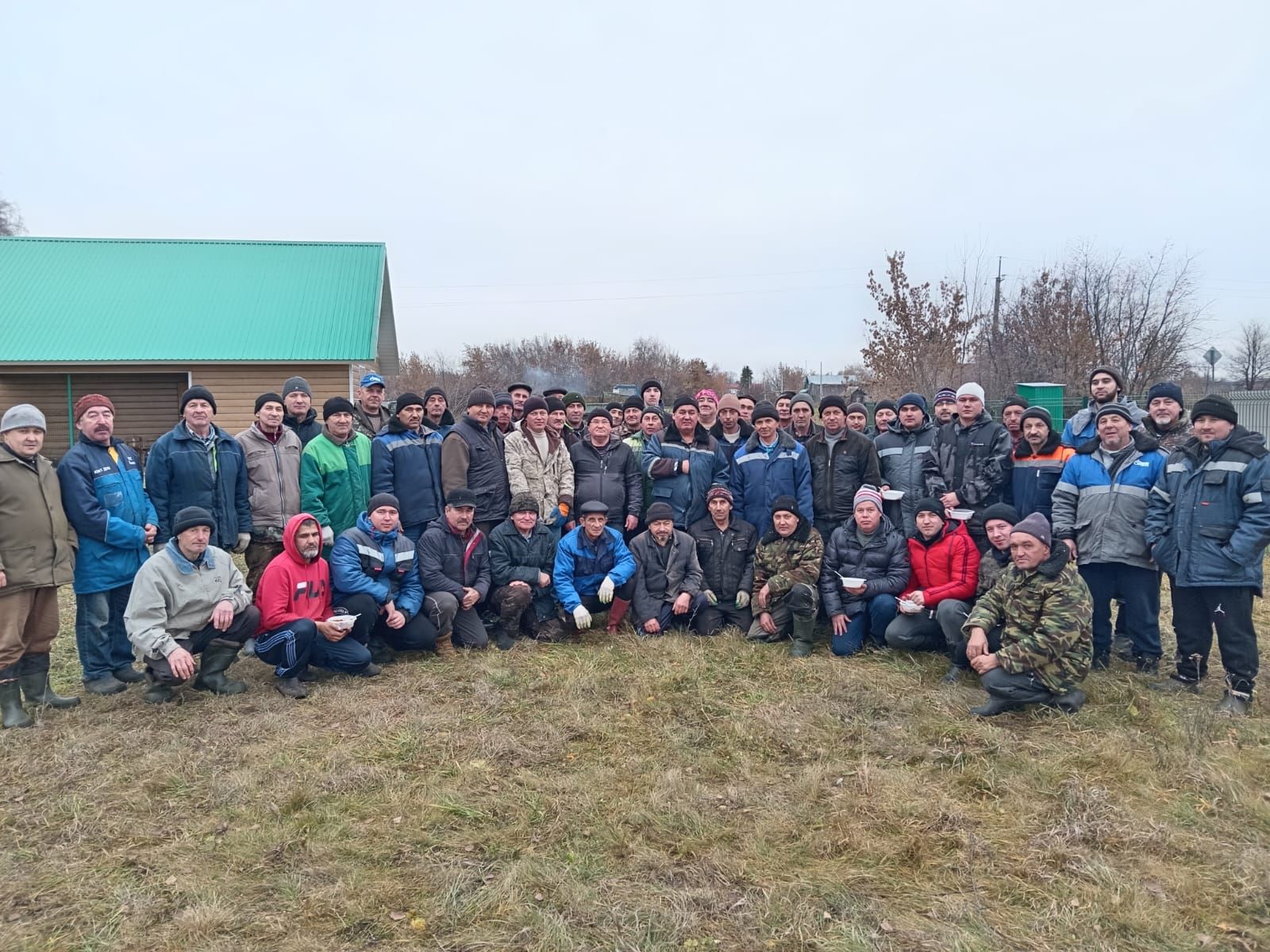 Олы Ачасыр авылы зиратында зур өмә узды