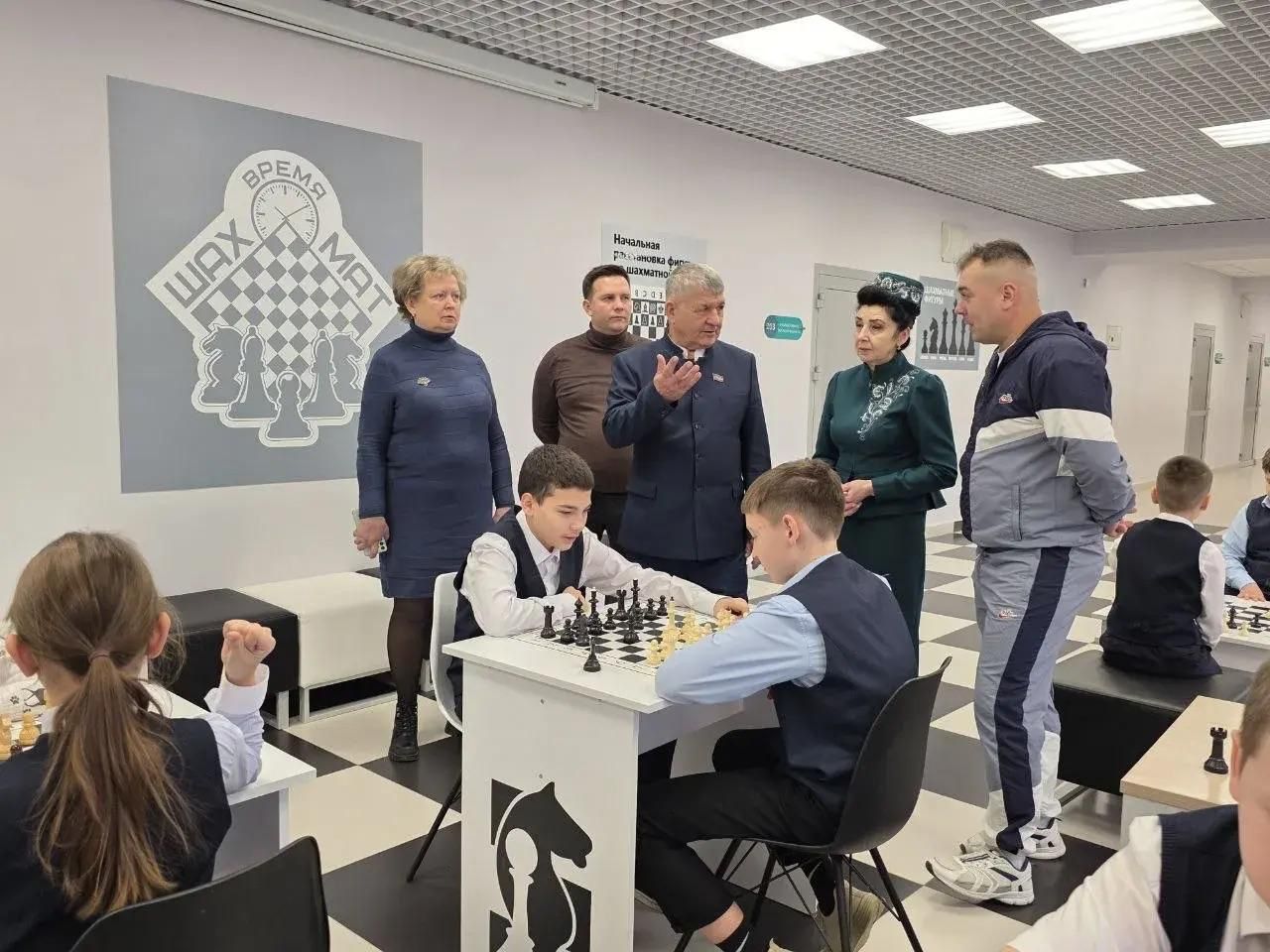 Татарстан Республикасы Дәүләт Советы депутаты Осиново гимназиясендә һәм «Күкчәчәкләр» балалар бакчасында булды