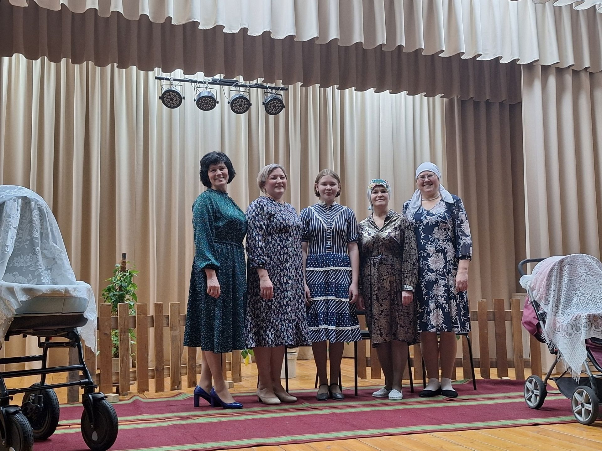 Мулла Илендә Әниләр көненә музыкаль комедия тәкъдим иттеләр