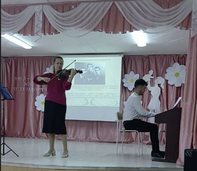 Әйшә гимназиясендә «Салих Сәйдәшев – татар мәдәниятенең символы» дип исемләнгән әдәби – музыкаль кичә узды