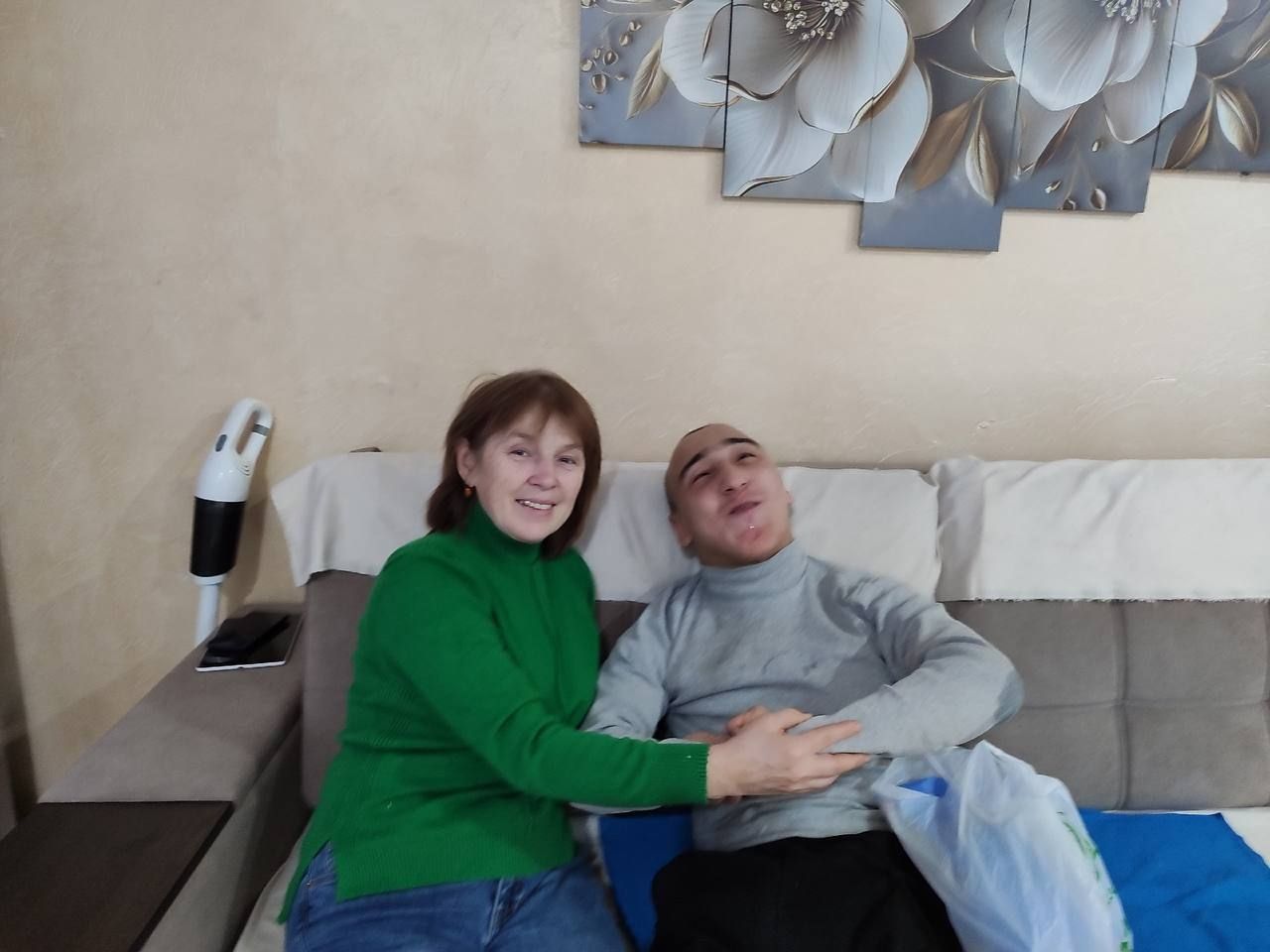 Бишнәдә Халыкара инвалидлар көне уңыеннан авылдашларына күчтәнәчләр тапшырганнар