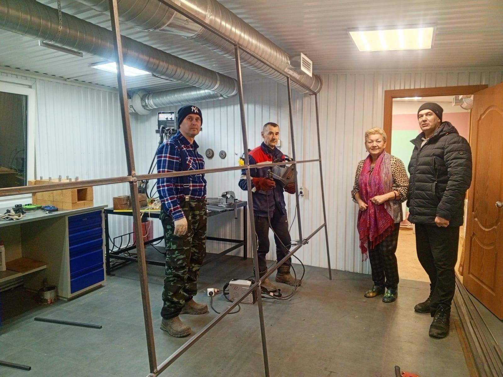 Норлат балалар йорты тәрбияләнүчеләре маскировка челтәрләрен үрү станогын конструкторлаштырды