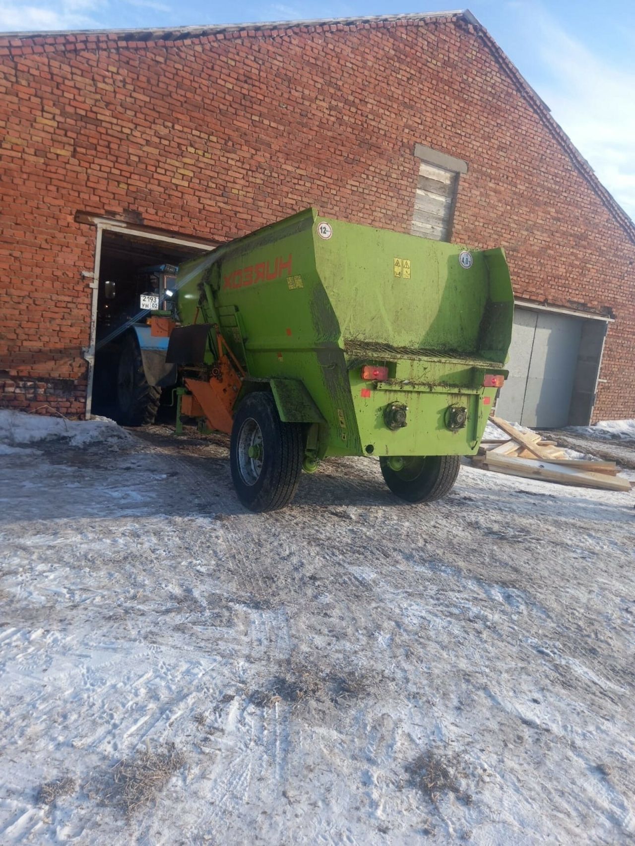 Фермада эшләүче терлекче ваклагыч бункерда һәлак булган