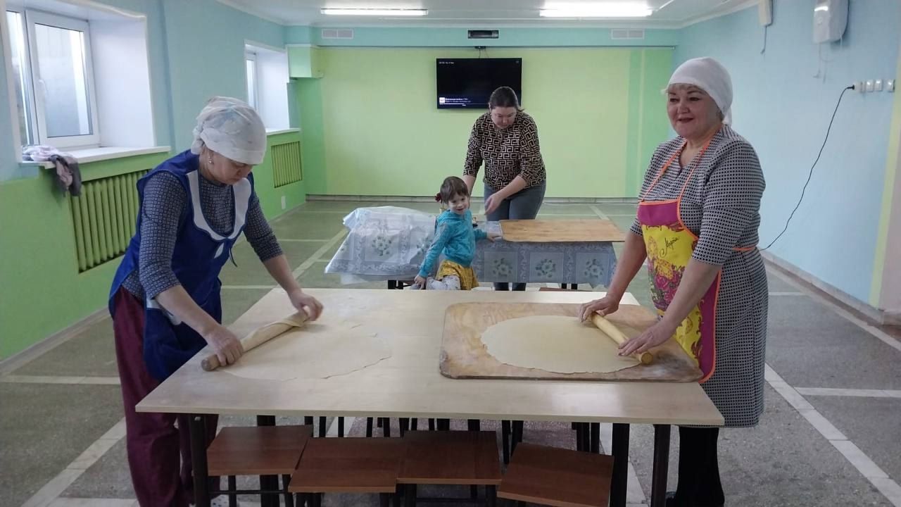 Яшел Үзәннең Норлат балалар йорты хезмәткәрләре МХО көрәшчеләренә токмач әзерләде