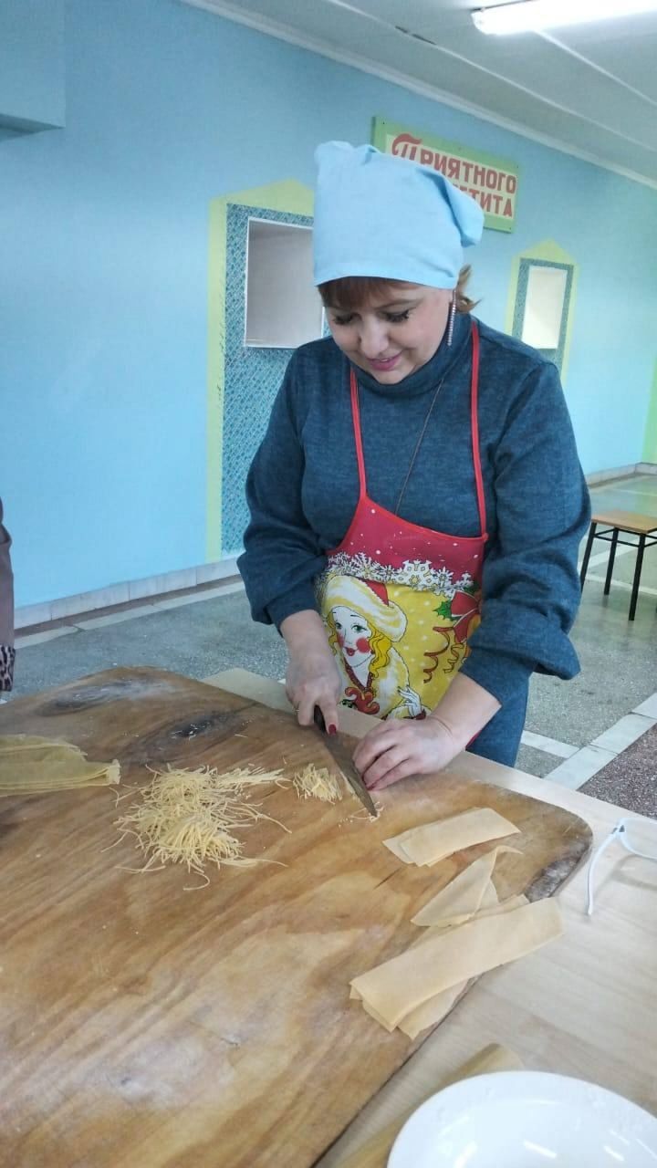 Яшел Үзәннең Норлат балалар йорты хезмәткәрләре МХО көрәшчеләренә токмач әзерләде