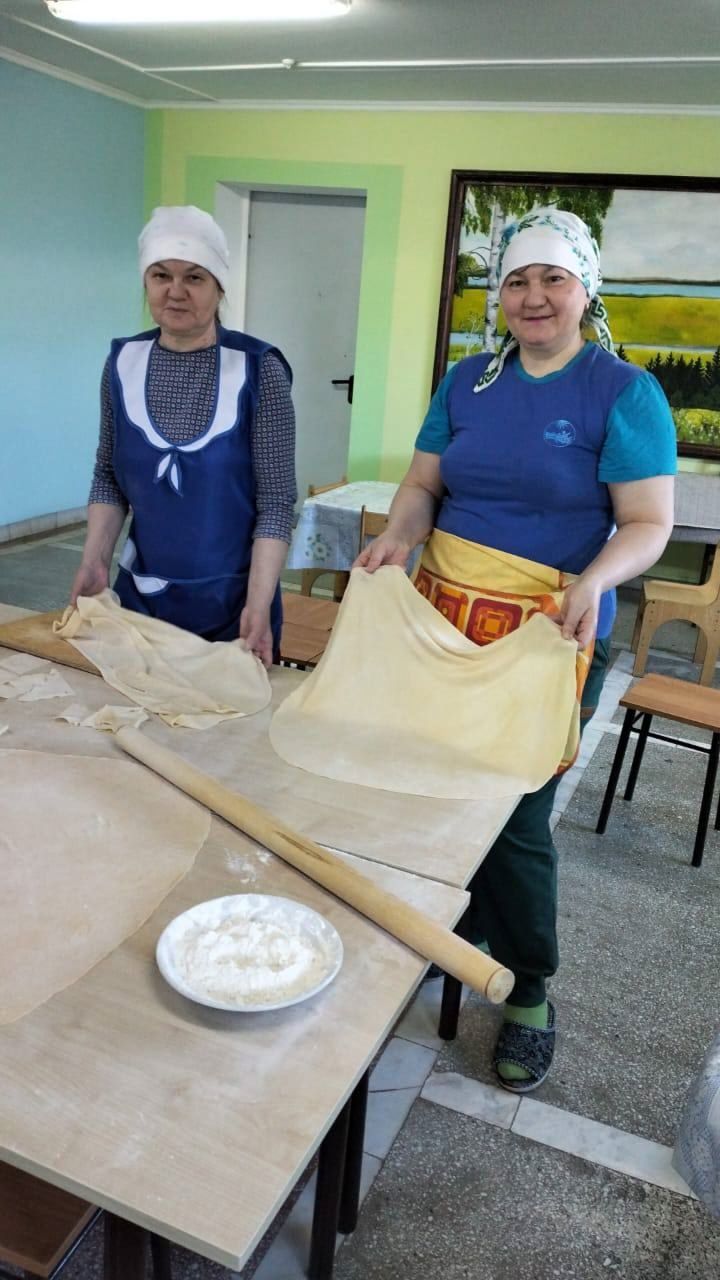 Яшел Үзәннең Норлат балалар йорты хезмәткәрләре МХО көрәшчеләренә токмач әзерләде