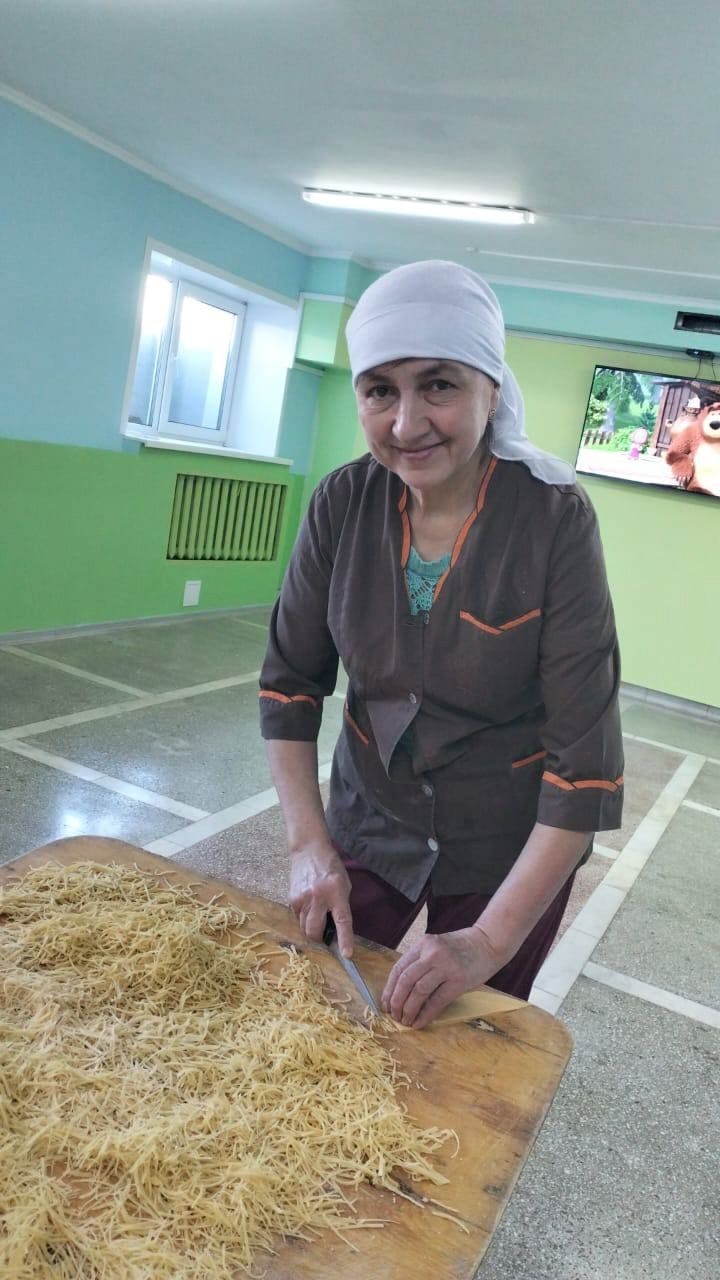 Яшел Үзәннең Норлат балалар йорты хезмәткәрләре МХО көрәшчеләренә токмач әзерләде