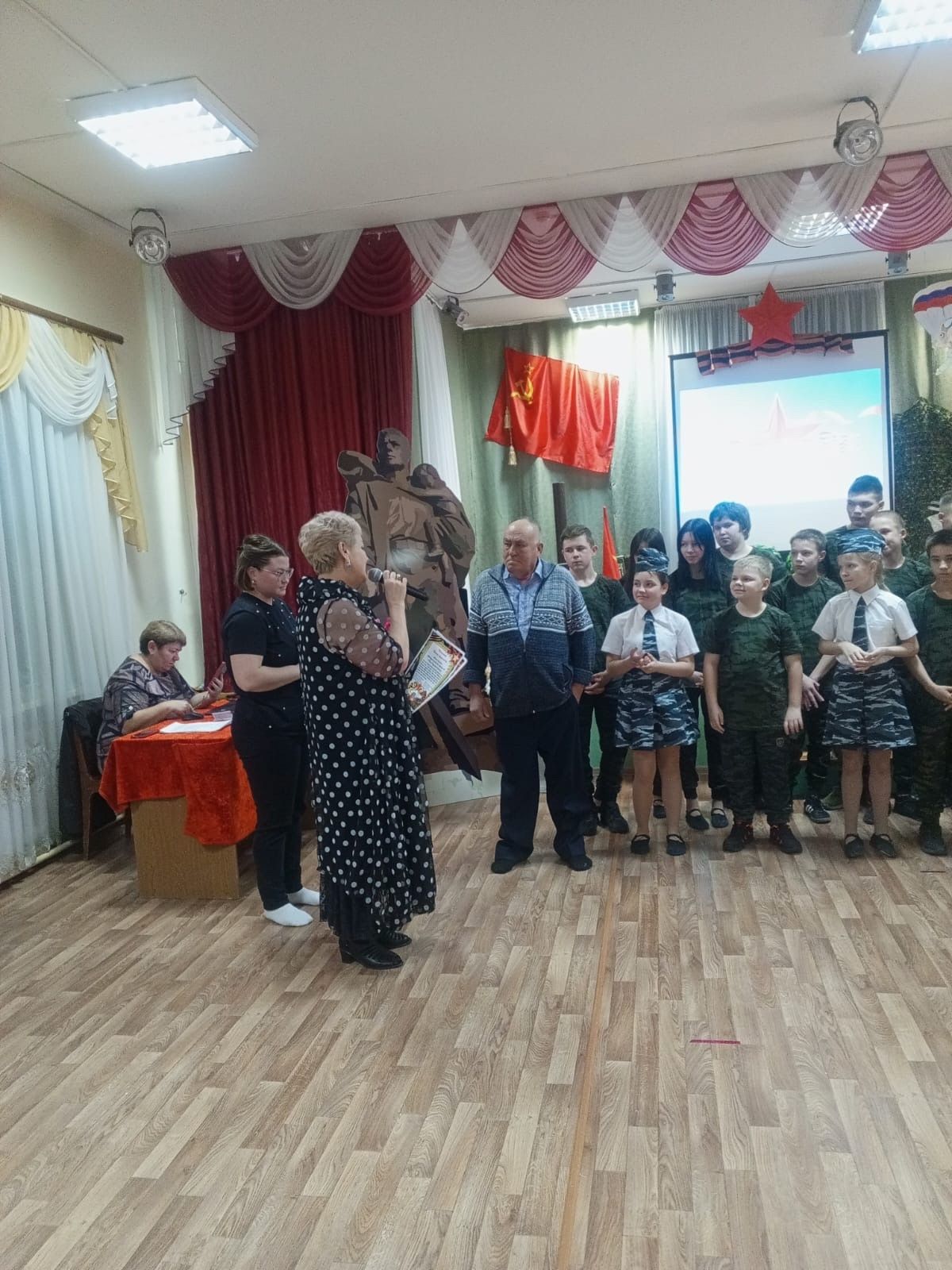 Яшел Үзәннең Норлат балалар йортында Ватанны саклаучылар көне уңаеннан концерт оештырганнар