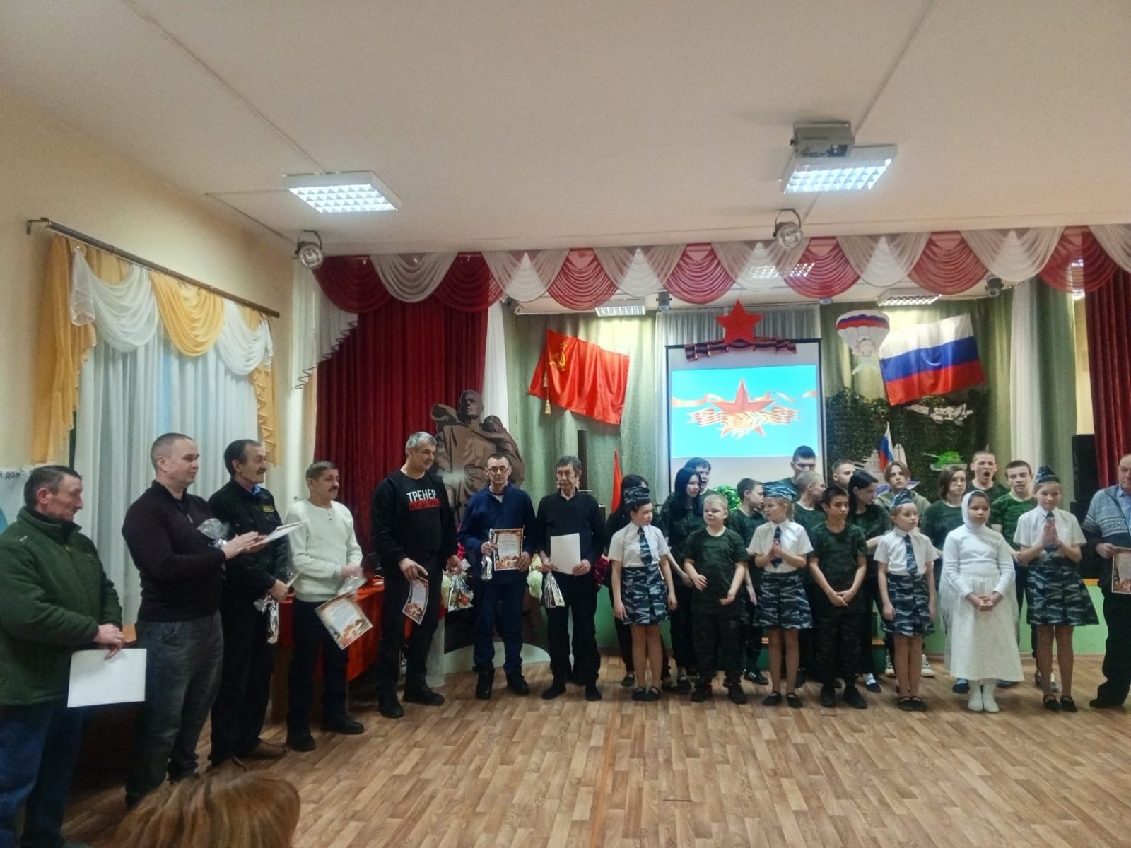 Яшел Үзәннең Норлат балалар йортында Ватанны саклаучылар көне уңаеннан концерт оештырганнар