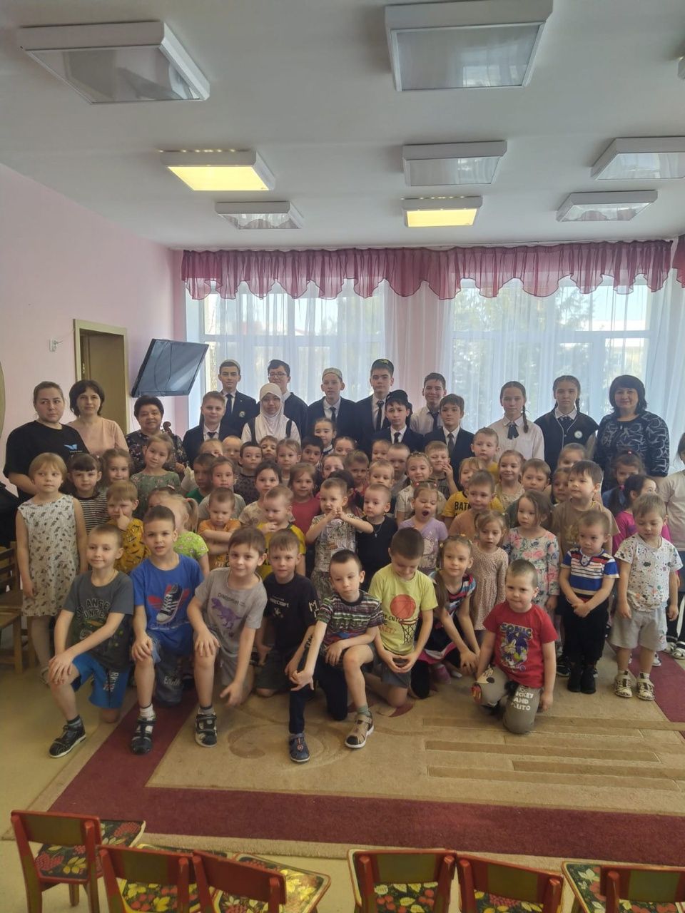 Яшел Үзәннең Әйшә авылы гимназиясе укучылары балалар бакчасында «Туган телем – назлы телем» дигән музыкаль чара оештырган