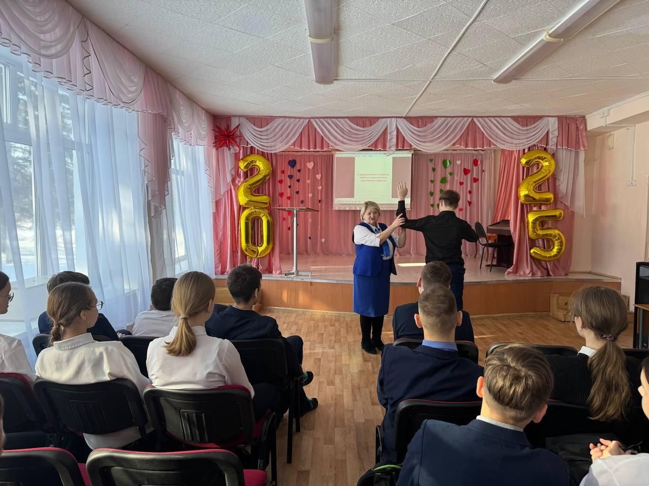 ТР Юл хәрәкәте иминлеге дәүләт идарәсенең Яшел Үзән бүлеге җитәкчесе укучылар өчен файдалы чара үткәрде