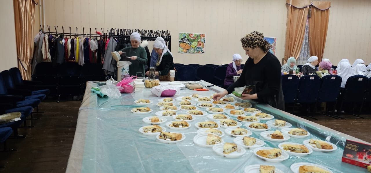 Яшел Үзән районы Карагуҗа авылы мәдәният йортында хатын-кызлар өчен ифтар оештырдылар