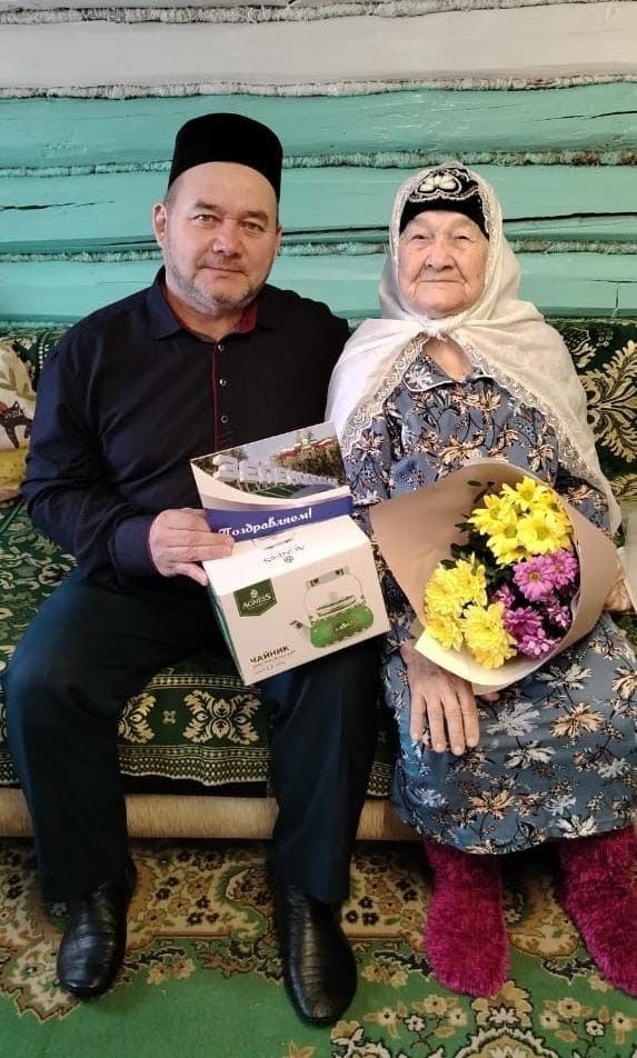 Бәчек авылында гомер итүче Бибинур Камил кызы Гаязетдинова 90 яшьлек юбилеен билгеләп үтә