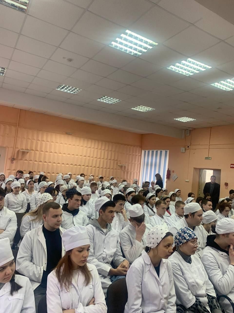 Яшел Үзән медицина көллиятендә мөһим мәсьәлә турында сөйләшү булды