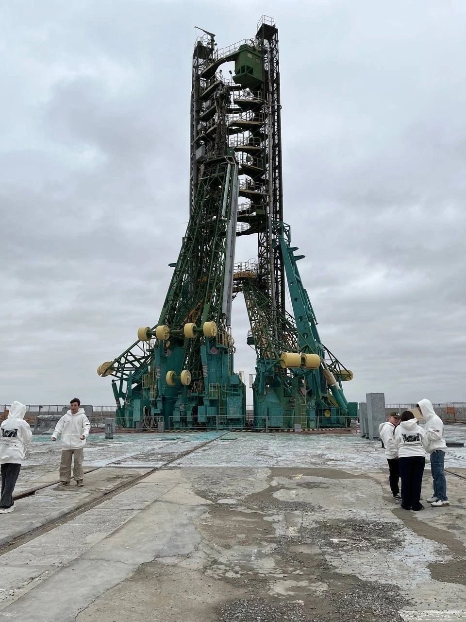 Яшел Үзән мәктәбе укучысы космонавтика көнендә Байконурда «Союз МС-27» ракетасын җибәрүнең шаһиты булды