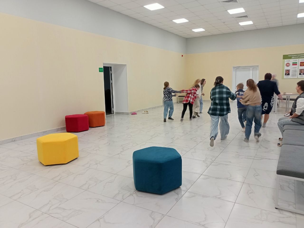 Олы Ачасыр мәдәният йортында балалар белән «Сәламәт яшим дисәң...» дигән исем астында төрле уеннар үткәрелгән