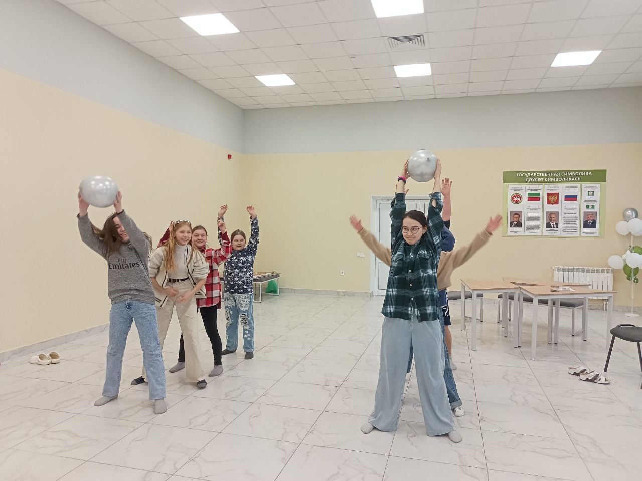 Олы Ачасыр мәдәният йортында балалар белән «Сәламәт яшим дисәң...» дигән исем астында төрле уеннар үткәрелгән